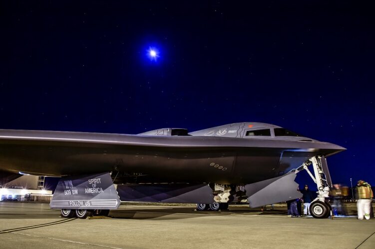 بمب افکن B-2 اسپیریت