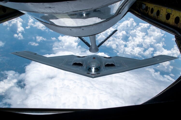 بمب‌افکن B-2